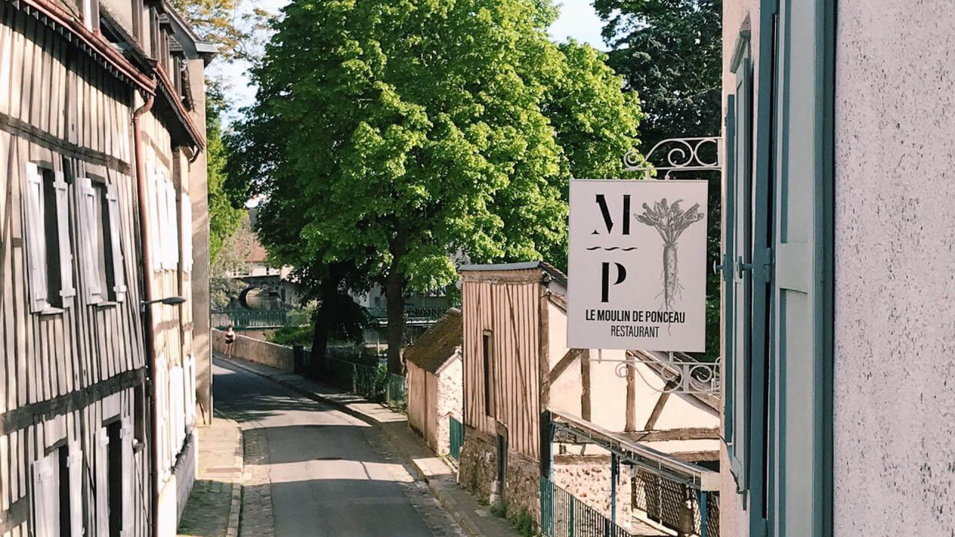 facade avec enseigne